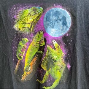 Iguana chameleon howling moon 90’s inspired t-shirt